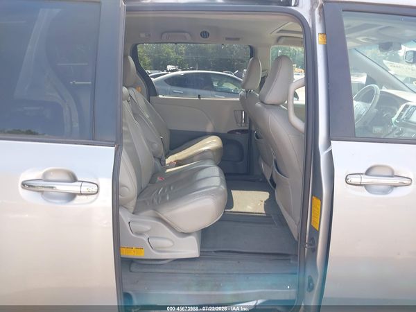 2012 TOYOTA SIENNA XLE V6 8 PASSENGER