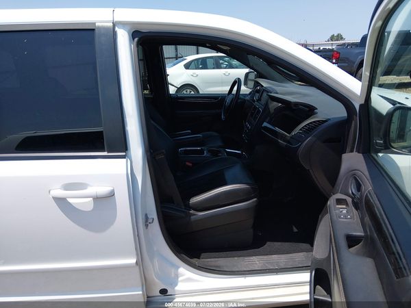 2016 DODGE GRAND CARAVAN SXT — I5