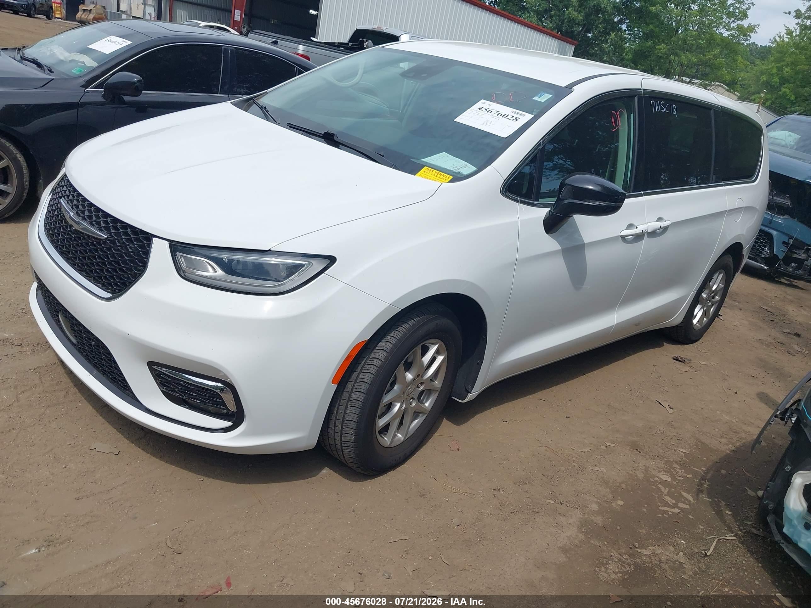 2024 CHRYSLER PACIFICA TOURING L — I2