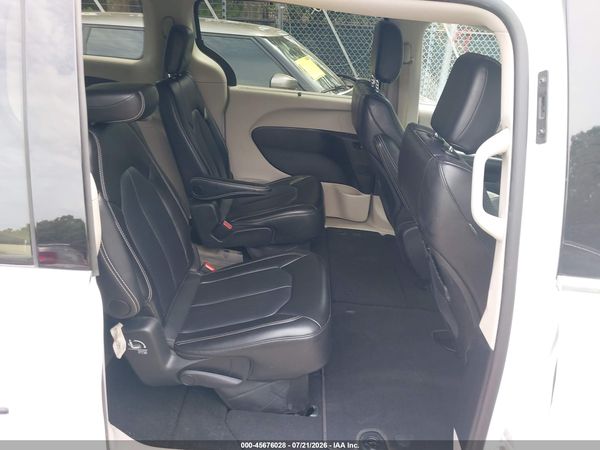 2024 CHRYSLER PACIFICA TOURING L — I8