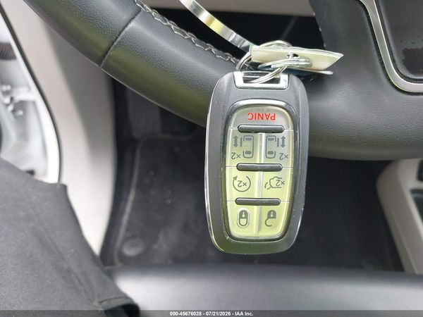 2024 CHRYSLER PACIFICA TOURING L — I11