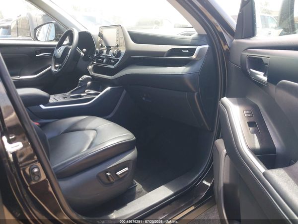 2020 TOYOTA HIGHLANDER XLE