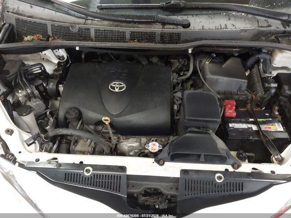 2017 TOYOTA SIENNA LE 7 PASSENGER — I10