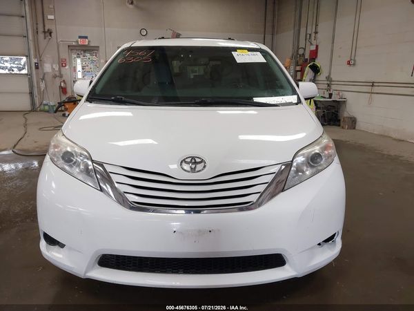 2017 TOYOTA SIENNA LE 7 PASSENGER — I115