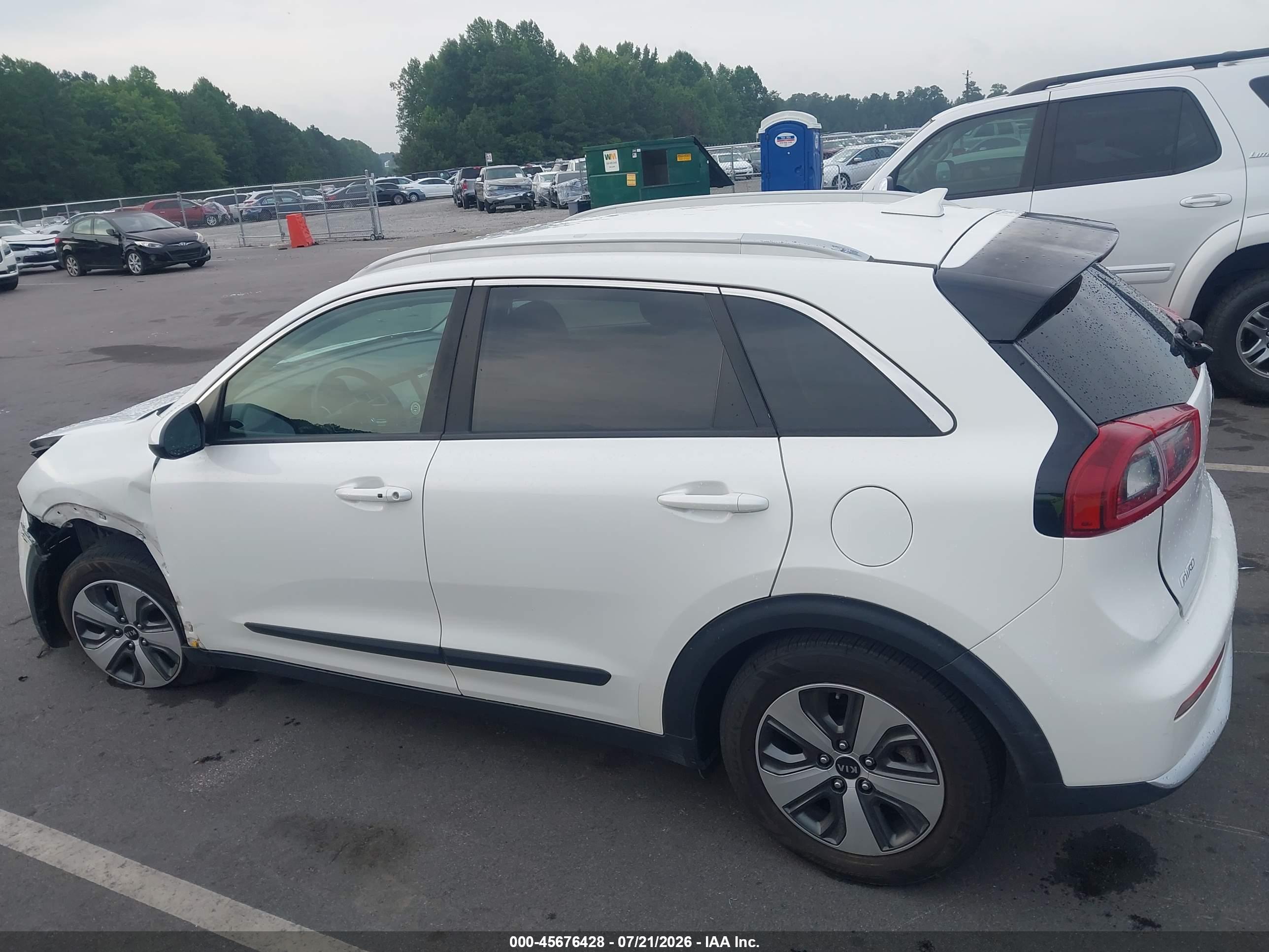 2017 KIA NIRO LX