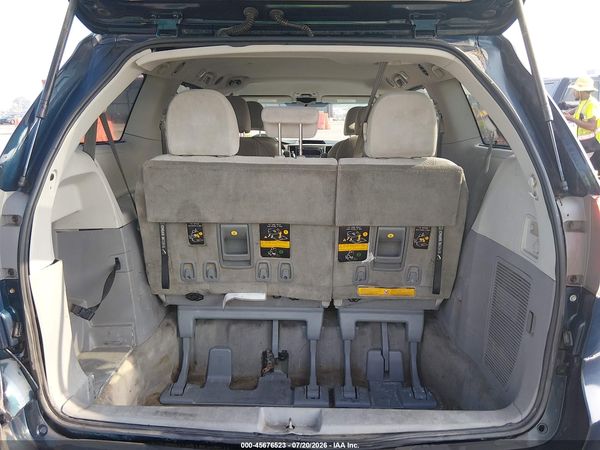 2012 TOYOTA SIENNA LE V6 8 PASSENGER