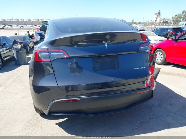 2025 TESLA MODEL Y