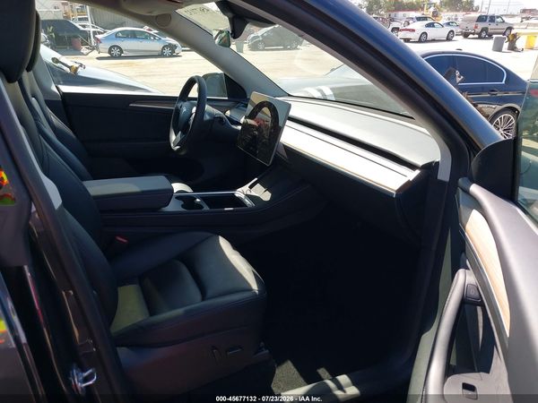 2025 TESLA MODEL Y