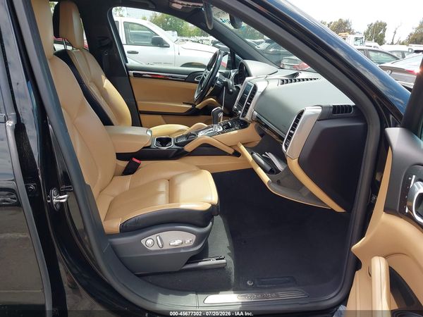 2017 PORSCHE CAYENNE
