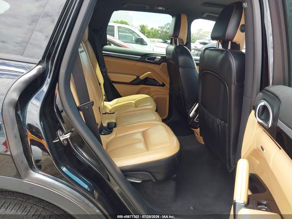 2017 PORSCHE CAYENNE