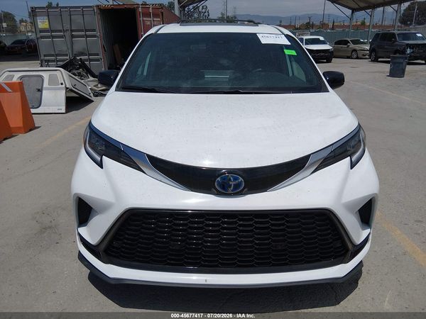 2024 TOYOTA SIENNA XSE
