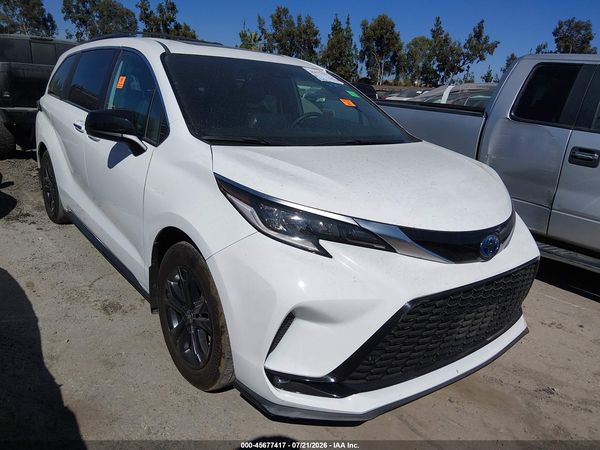 2024 TOYOTA SIENNA XSE
