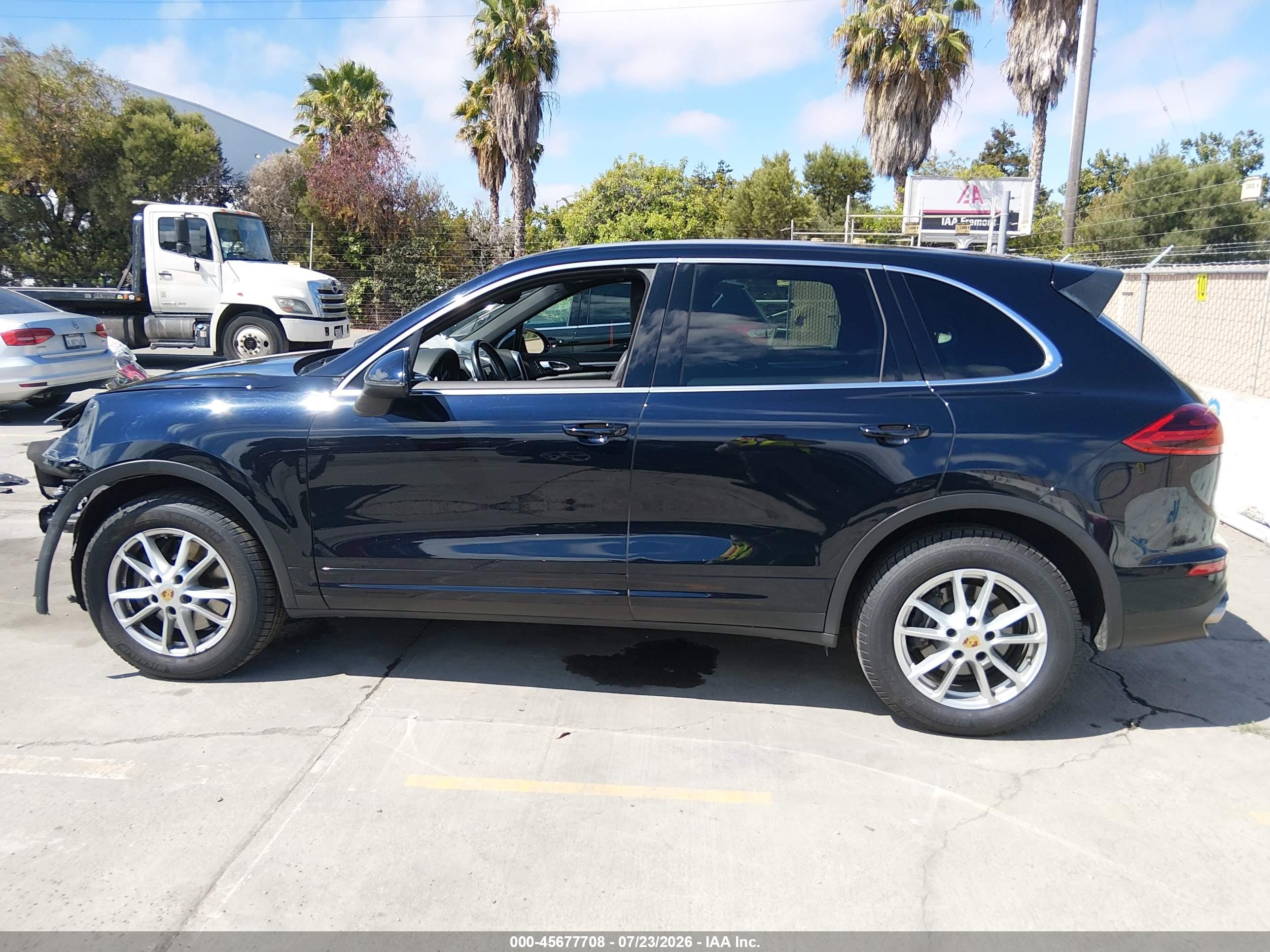 2016 PORSCHE CAYENNE