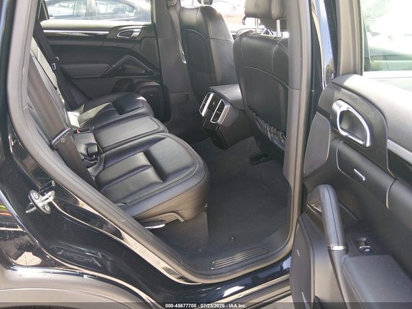2016 PORSCHE CAYENNE