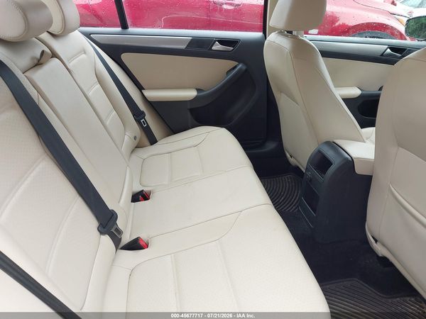 2017 VOLKSWAGEN JETTA 1.4T SE — I8
