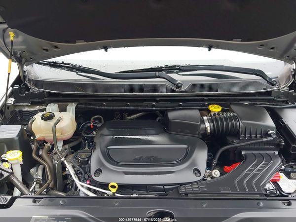 2020 CHRYSLER VOYAGER LX