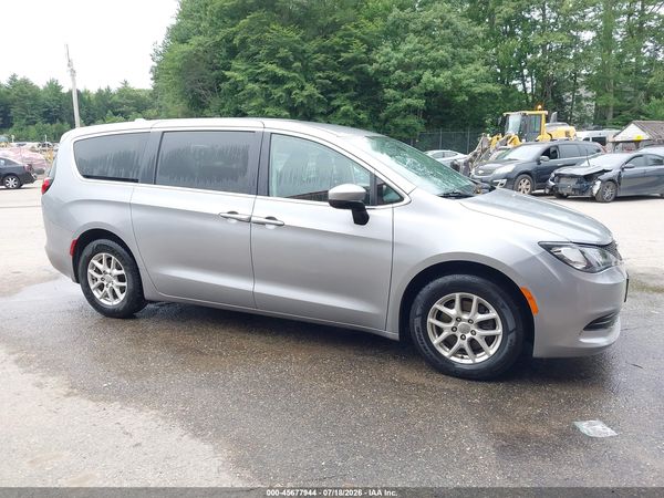 2020 CHRYSLER VOYAGER LX