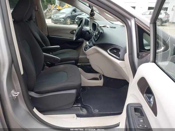2020 CHRYSLER VOYAGER LX