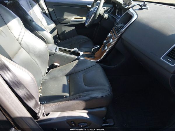 2017 VOLVO XC60 T5 INSCRIPTION
