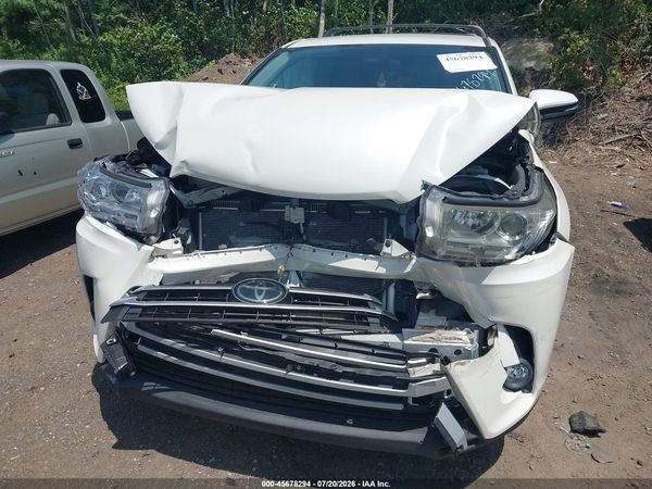 2017 TOYOTA HIGHLANDER LE PLUS