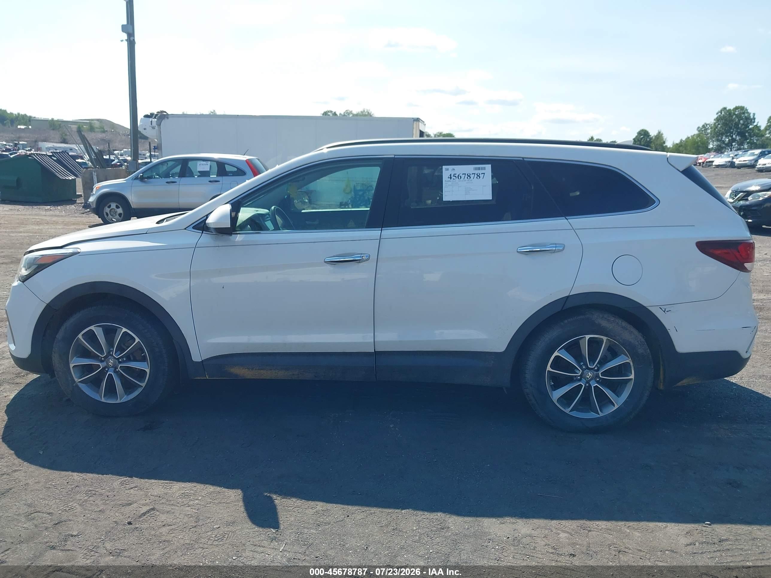 2017 HYUNDAI SANTA FE SE