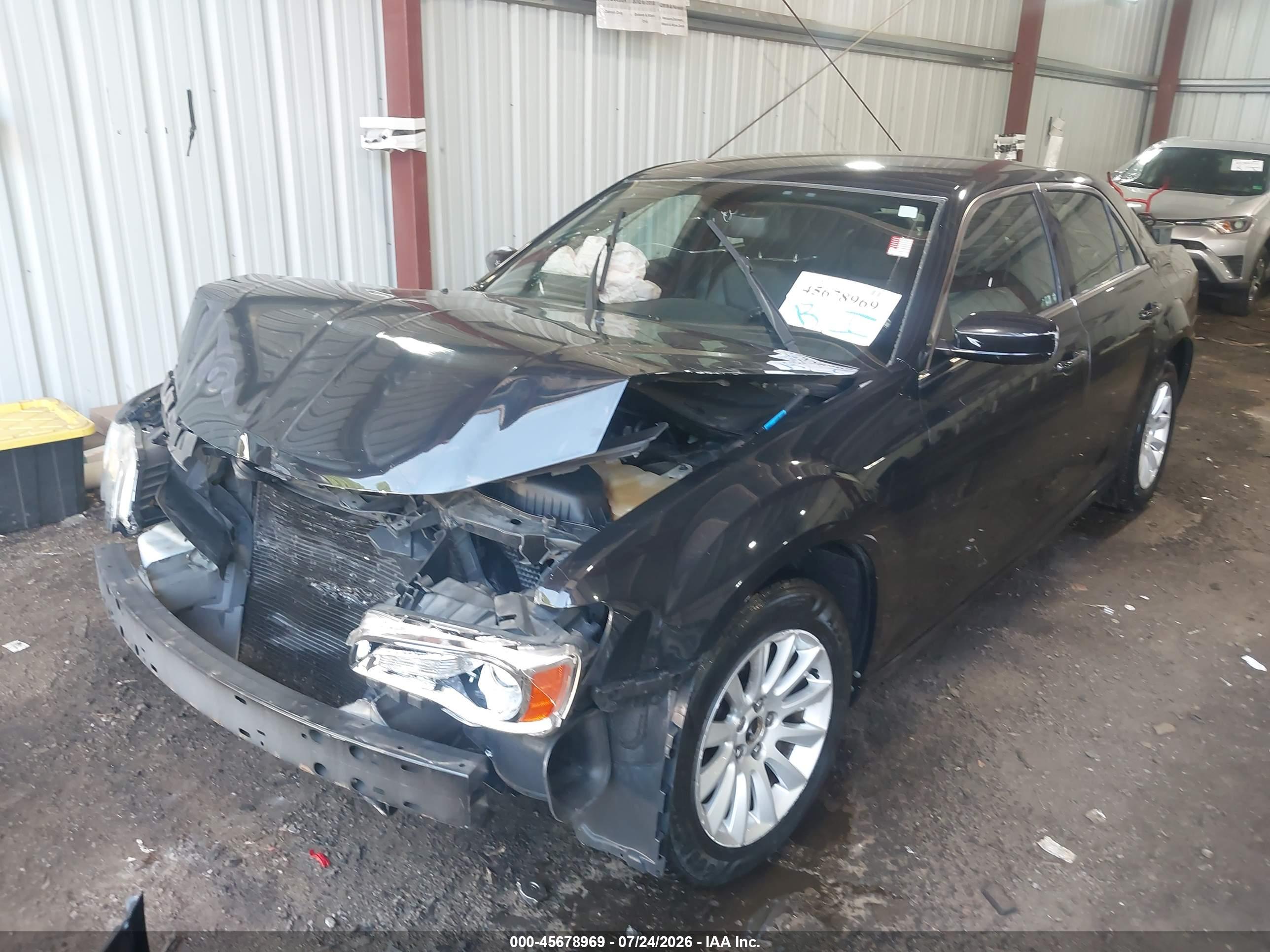 2013 CHRYSLER 300 MOTOWN — I2
