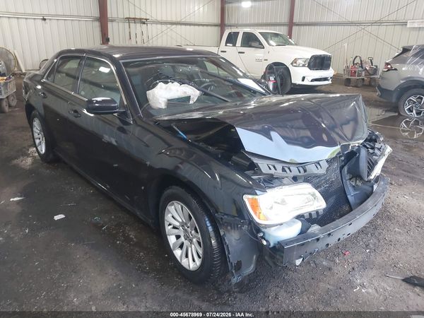 2013 CHRYSLER 300 MOTOWN — I1