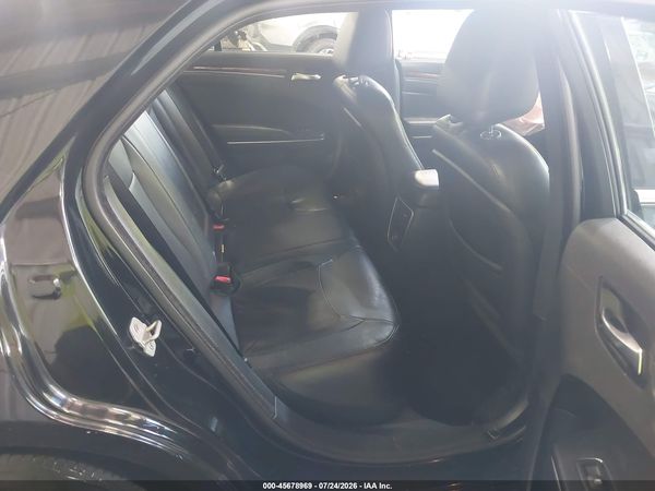 2013 CHRYSLER 300 MOTOWN — I8