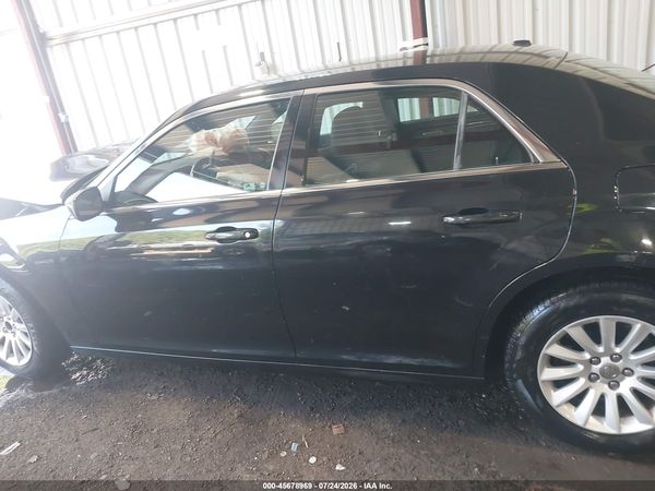 2013 CHRYSLER 300 MOTOWN — I117