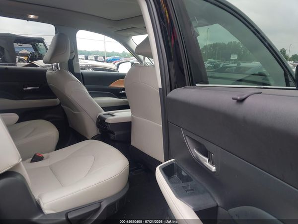 2024 TOYOTA GRAND HIGHLANDER PLATINUM