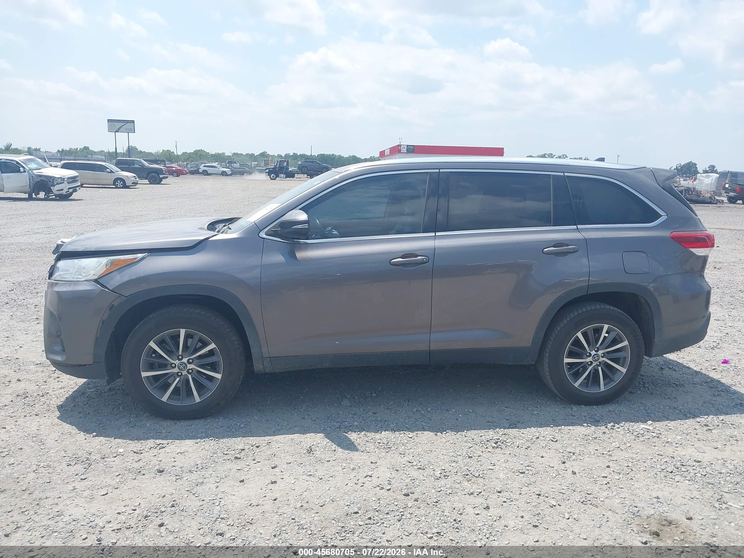 2019 TOYOTA HIGHLANDER XLE