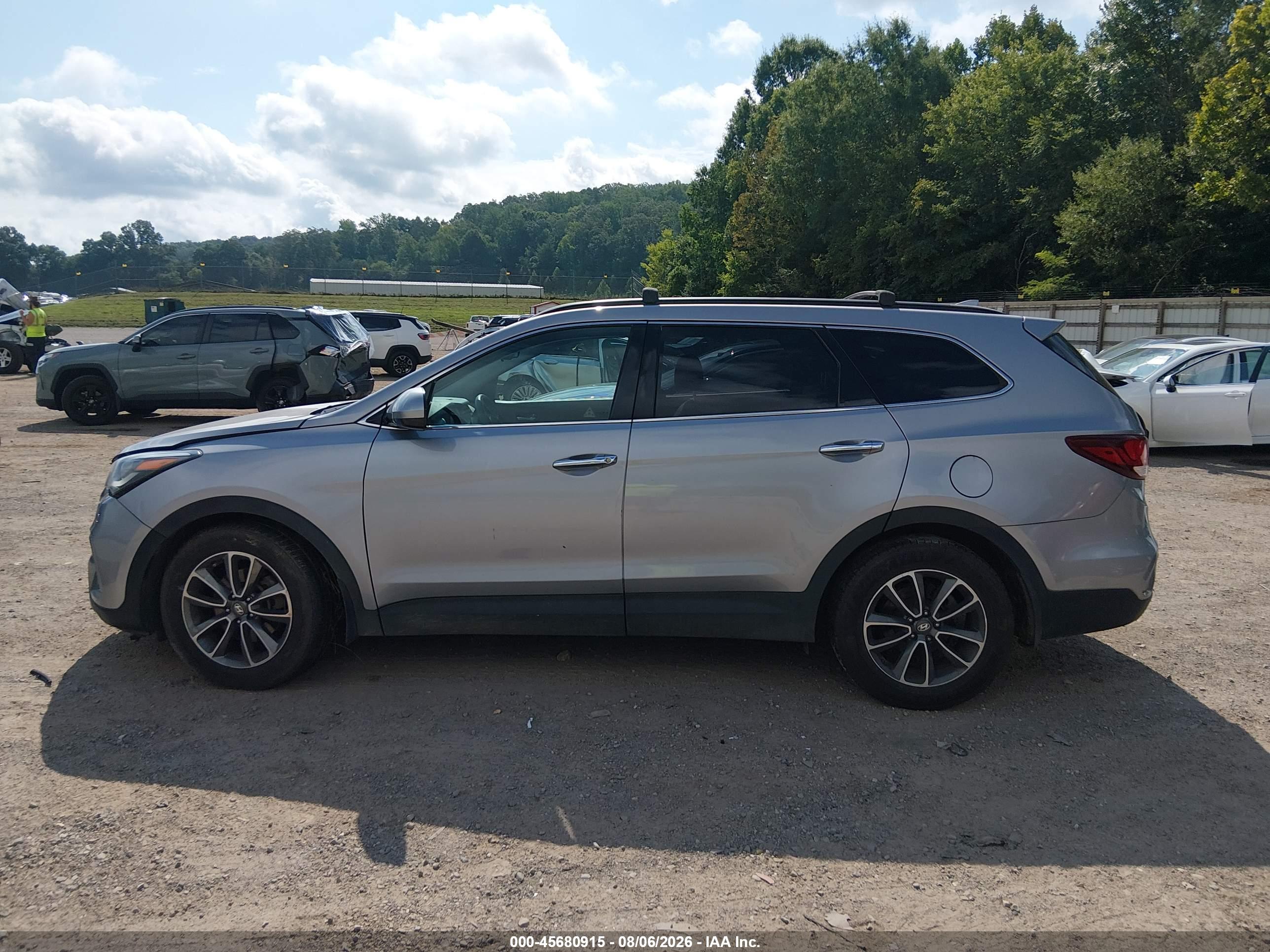 2018 HYUNDAI SANTA FE SE