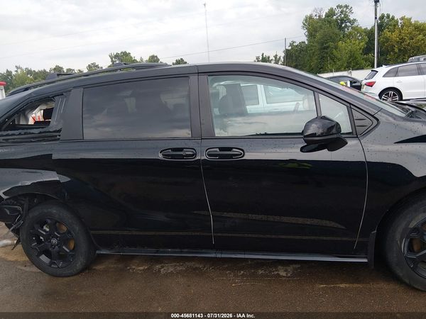 2025 TOYOTA SIENNA WOODLAND EDITION