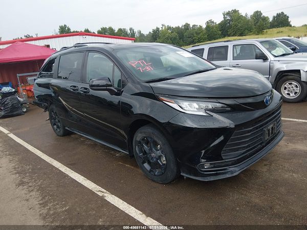 2025 TOYOTA SIENNA WOODLAND EDITION