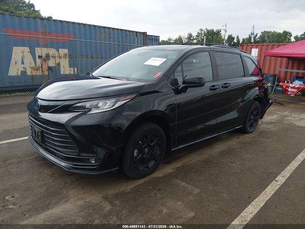 2025 TOYOTA SIENNA WOODLAND EDITION