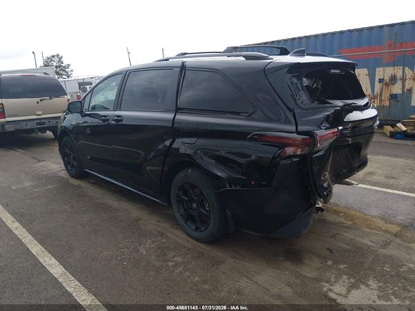 2025 TOYOTA SIENNA WOODLAND EDITION