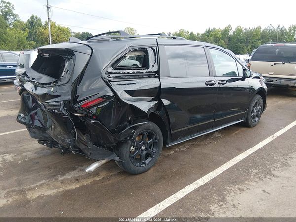 2025 TOYOTA SIENNA WOODLAND EDITION