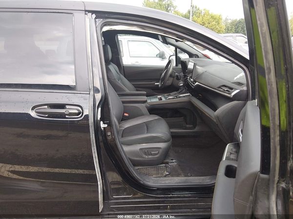 2025 TOYOTA SIENNA WOODLAND EDITION
