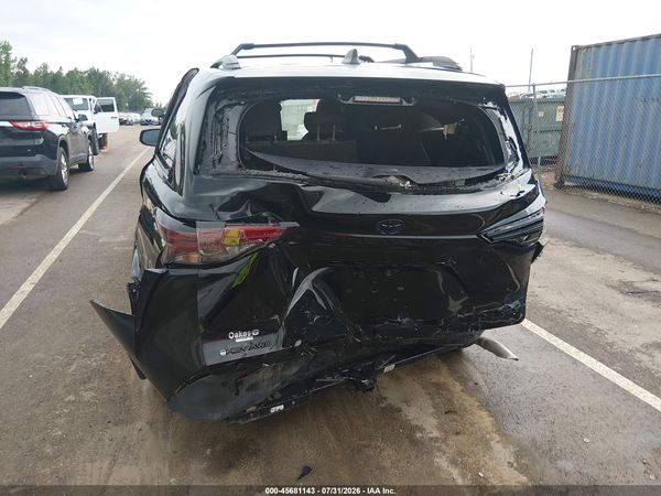 2025 TOYOTA SIENNA WOODLAND EDITION
