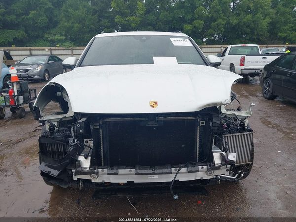 2019 PORSCHE CAYENNE