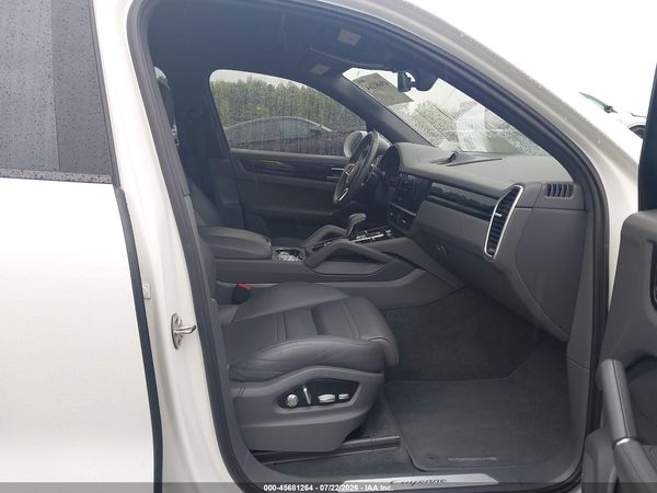 2019 PORSCHE CAYENNE
