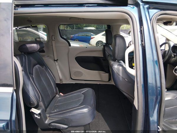 2022 CHRYSLER PACIFICA TOURING L