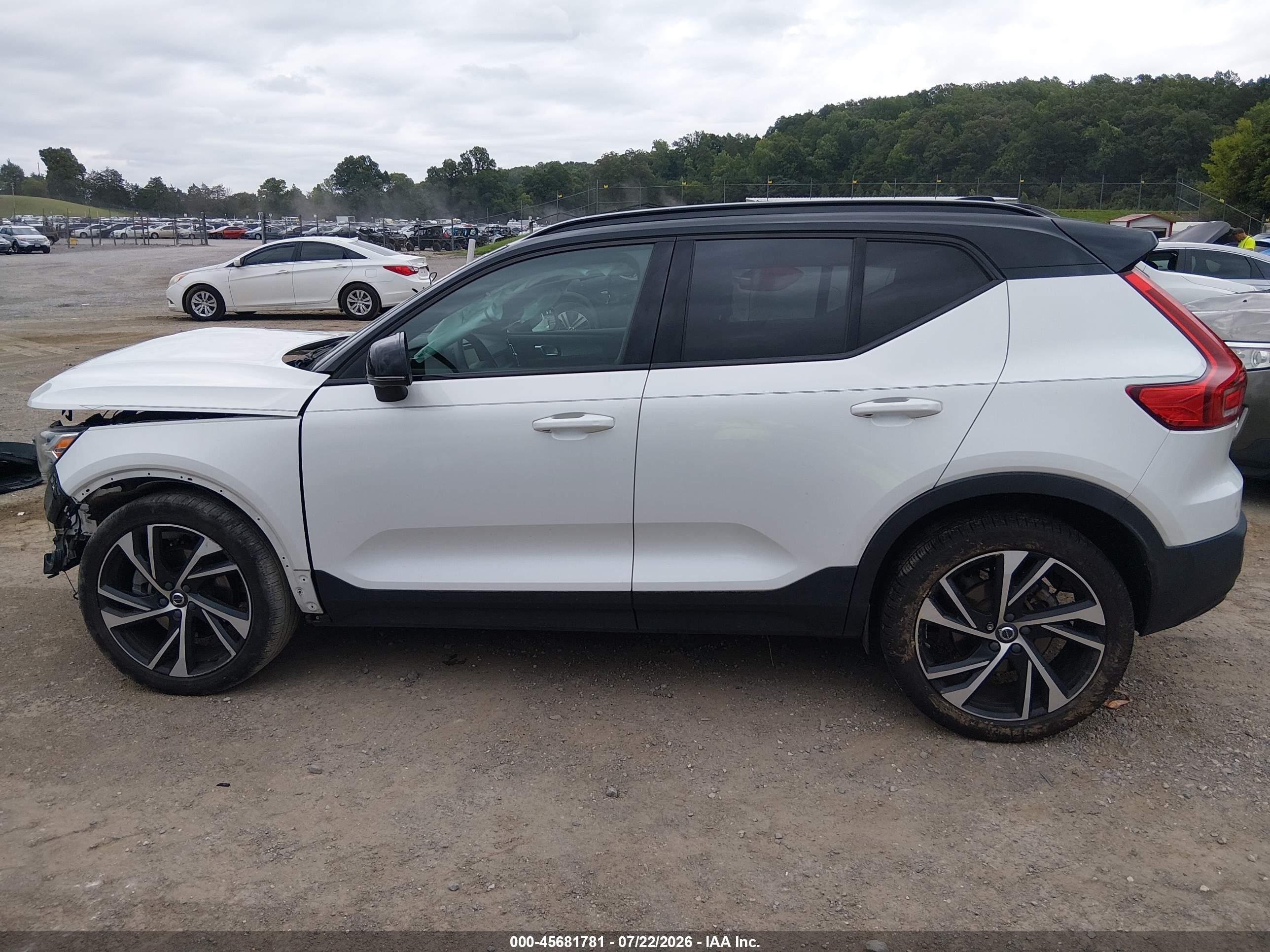 2021 VOLVO XC40 T5 R-DESIGN