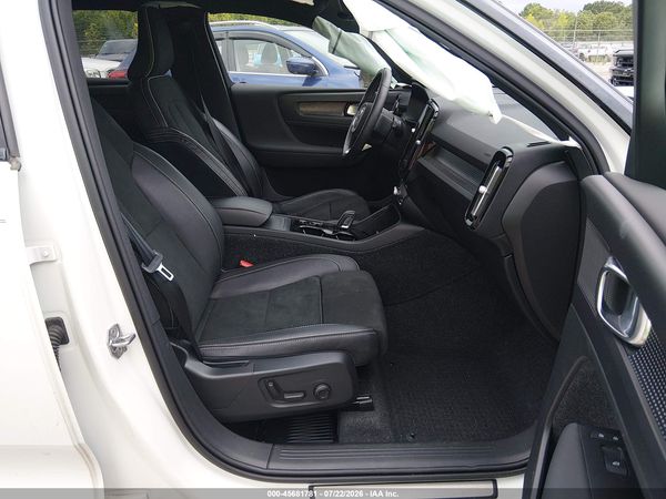 2021 VOLVO XC40 T5 R-DESIGN