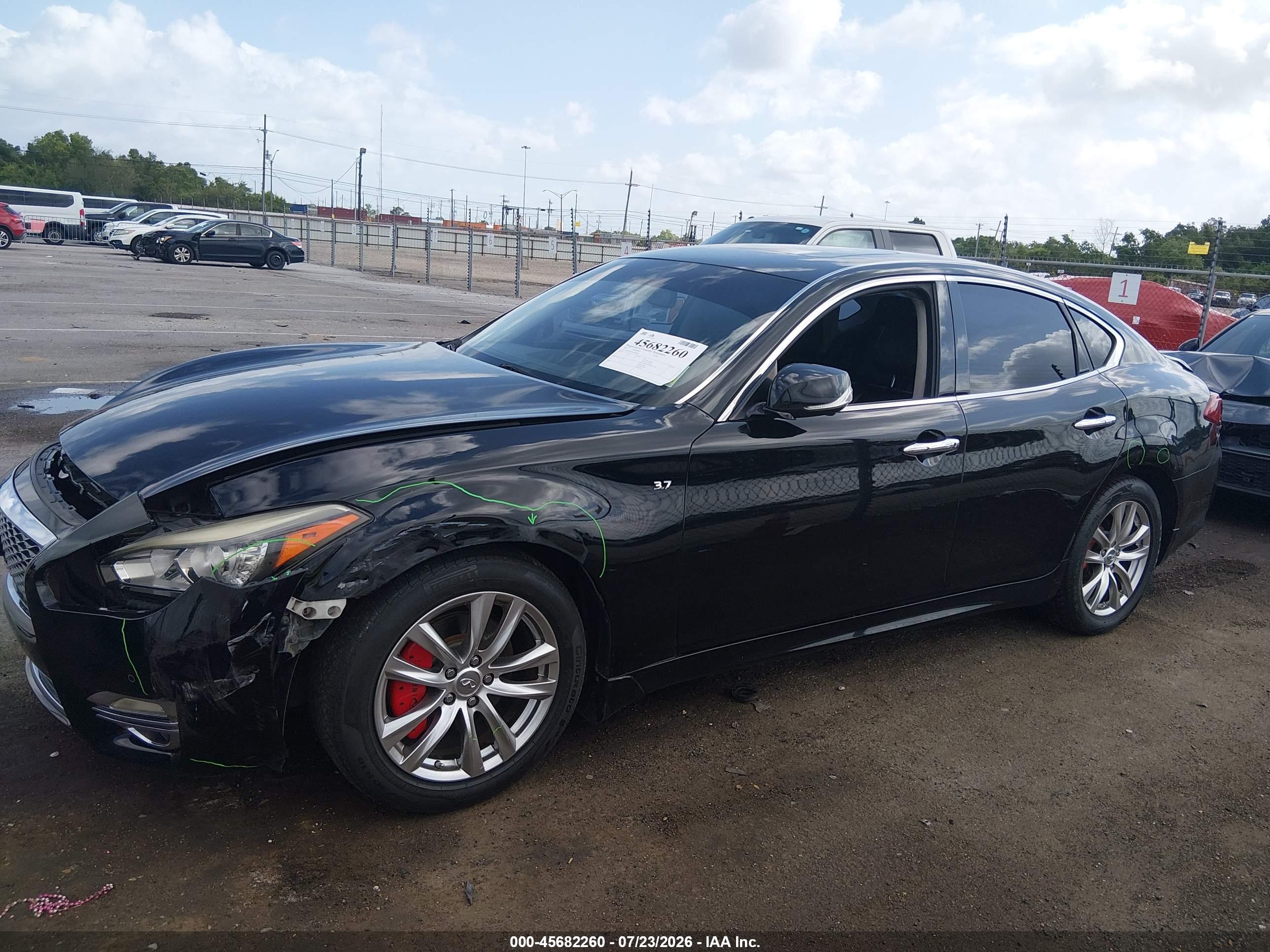 2017 INFINITI Q70 3.7