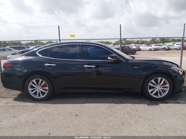 2017 INFINITI Q70 3.7