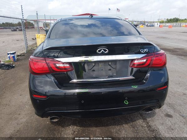 2017 INFINITI Q70 3.7