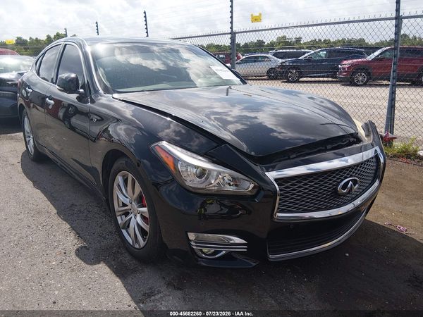 2017 INFINITI Q70 3.7