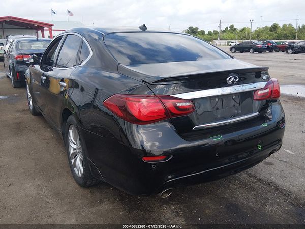 2017 INFINITI Q70 3.7