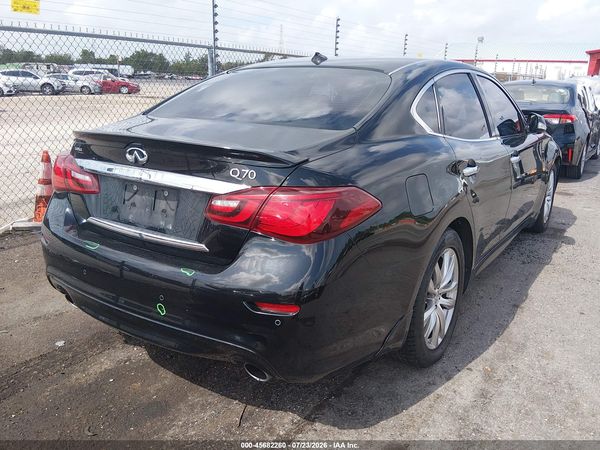2017 INFINITI Q70 3.7